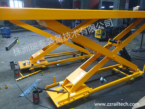 機(jī)車(chē)頂蓋拆裝升降平臺(tái)